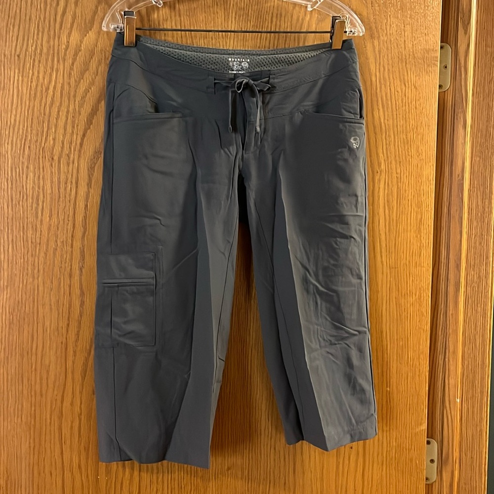 Mountain Hardwear Women's Shorts (loose capris) Size 4